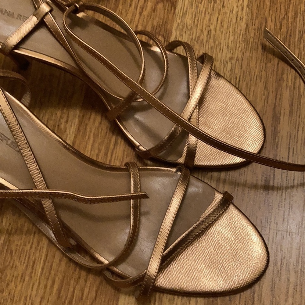 Banana republic size 9 champagne color cute sandals cute! - Picture 2 of 8